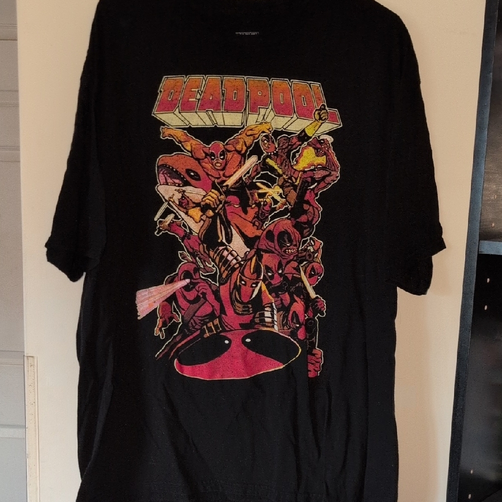 Marvel Deadpool Black and Red Graphic Tee